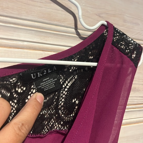 Tank Top - Dressy - Burgundy with Black Lace and Button back detail - Size M - Picture 5 of 5